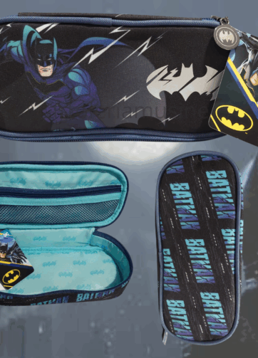 Il tema Power Up è pensato per i veri fan di Batman: colori scuri, dettagli iconici e grafiche grintose ispirate al supereroe di Gotham City. Un accessorio che unisce funzionalità e stile.