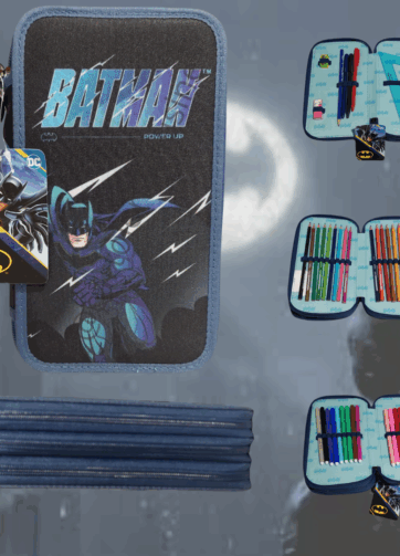 Il tema Power Up cattura lo stile iconico del Cavaliere Oscuro: colori intensi, loghi ufficiali e dettagli moderni. Un astuccio che unisce funzionalità e stile, perfetto per tutti i fan dell’universo DC Comics.