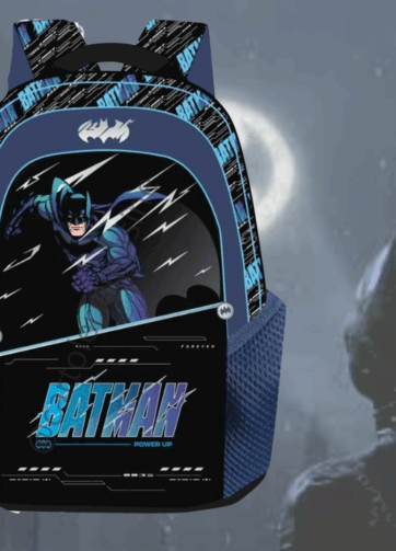 Lo Zaino 3 Cerniere Batman Power Up 2024 è resistente, capiente e organizzato. Perfetto per la scuola elementare e media, con il design grintoso del Cavaliere Oscuro.